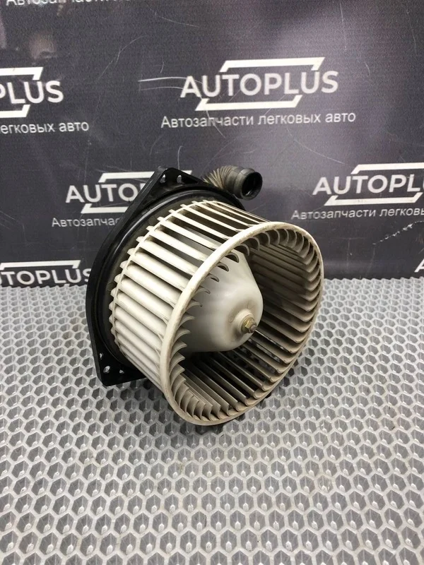Моторчик печки Nissan Almera N15 1997 272201N602 СЕДАН GA14DE