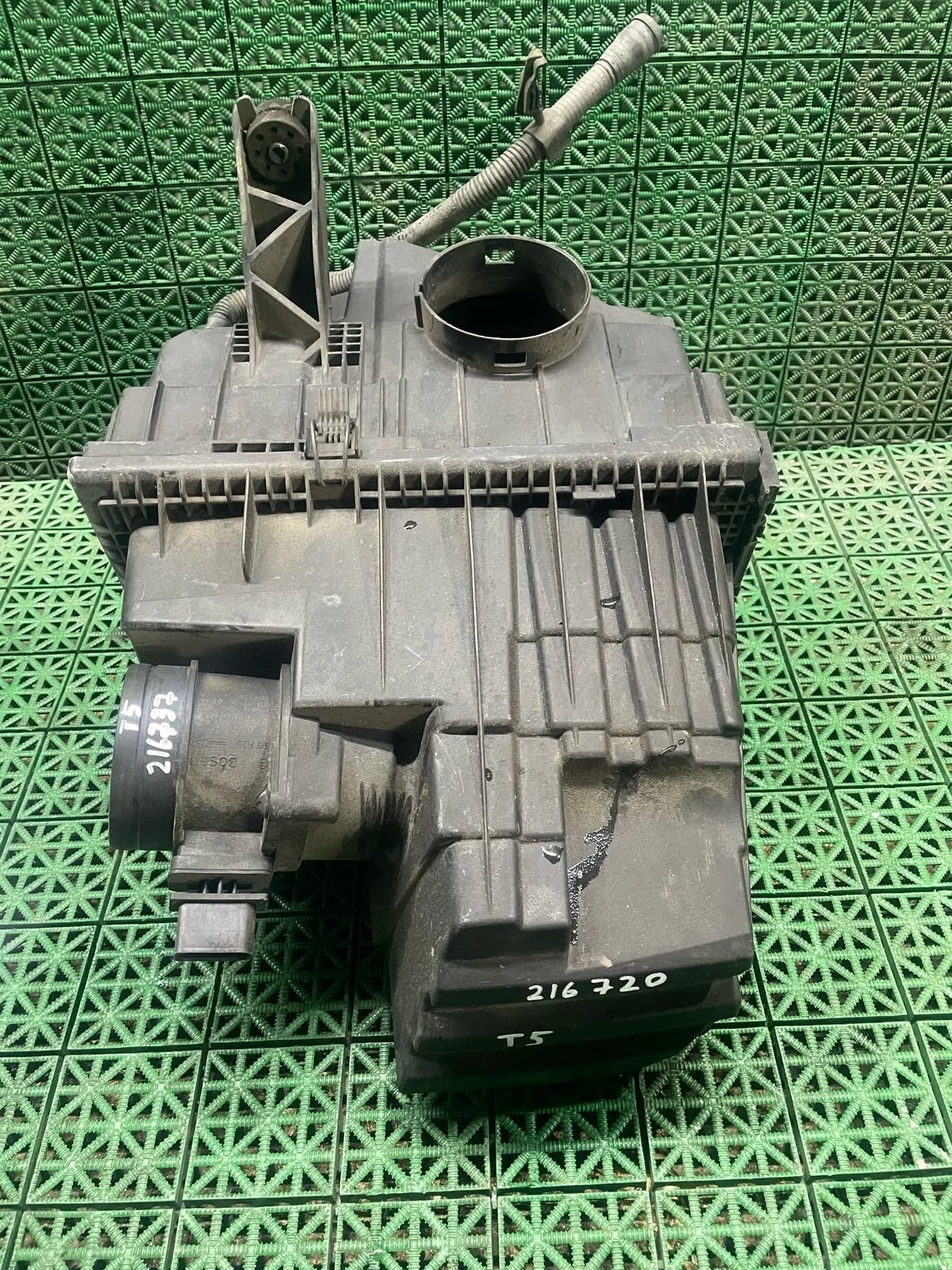 Корпус воздушного фильтра VOLKSWAGEN TRANSPORTER T5 2003- б/у TRANSPORTER T5(2003-2015)