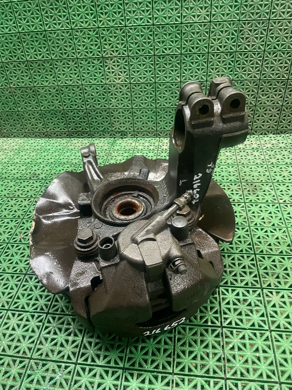 Кулак поворотный VOLKSWAGEN TRANSPORTER T5 2004- 85мм левый б/у TRANSPORTER T5(2003-2015)