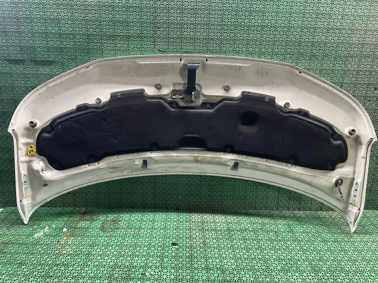 Шумоизоляция капота VOLKSWAGEN TRANSPORTER T5 2010- б/у TRANSPORTER T5(2003-2015)