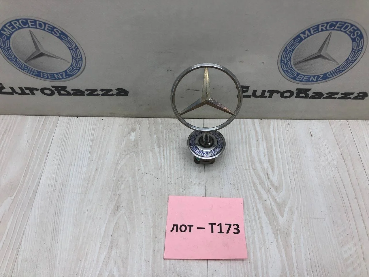 Знак в капот Mercedes W203