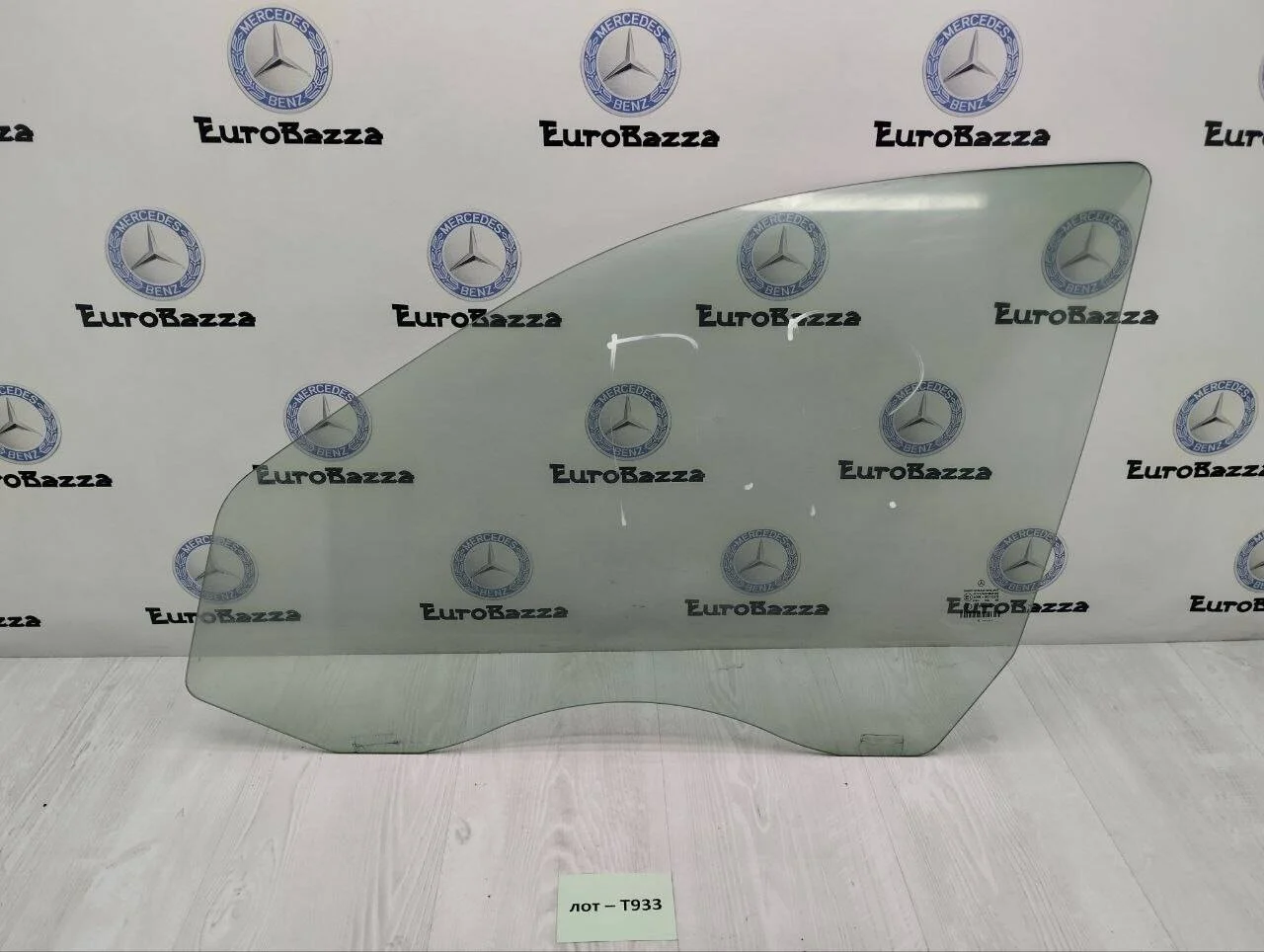 Стекло переднее левое Mercedes W211