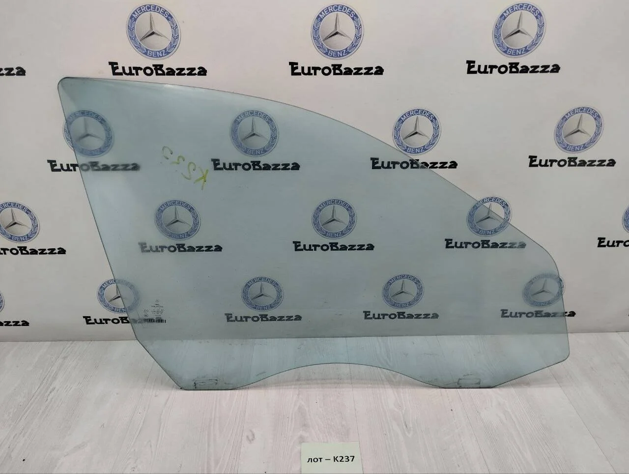 Стекло переднее правое Mercedes W211
