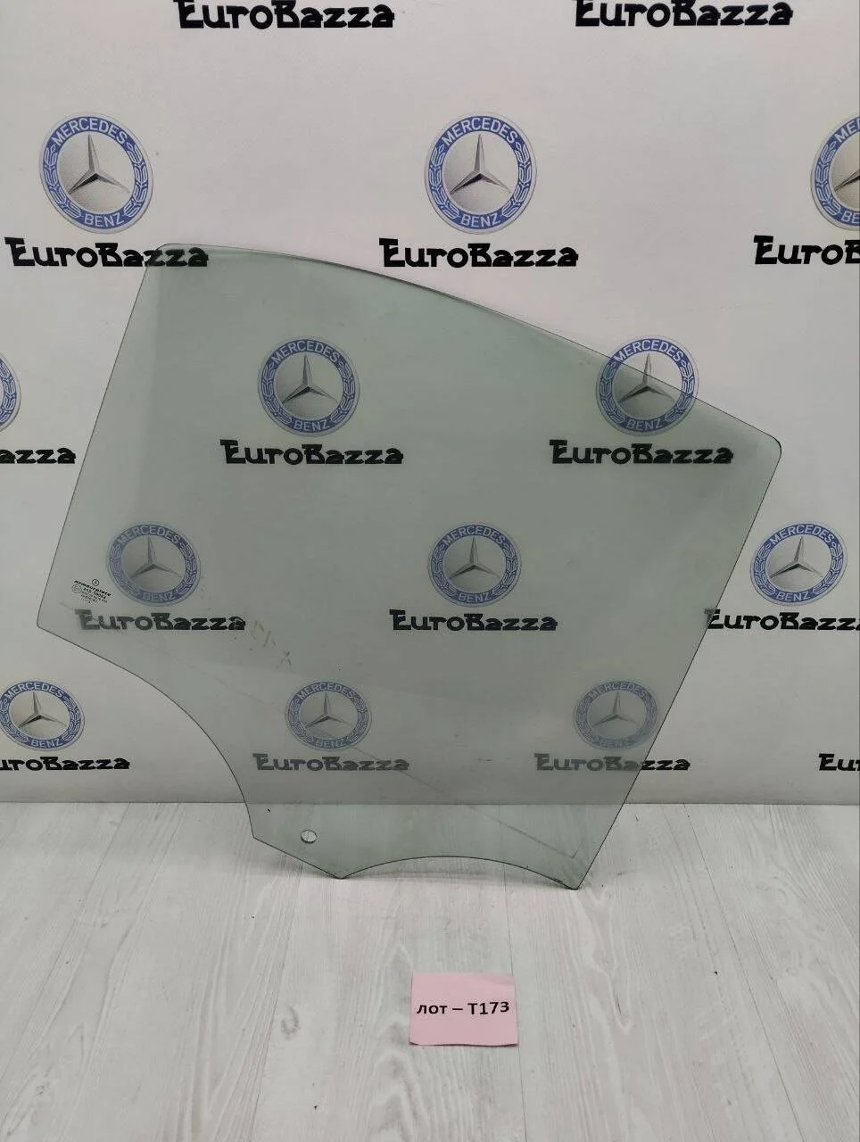 Стекло заднее правое Mercedes W203
