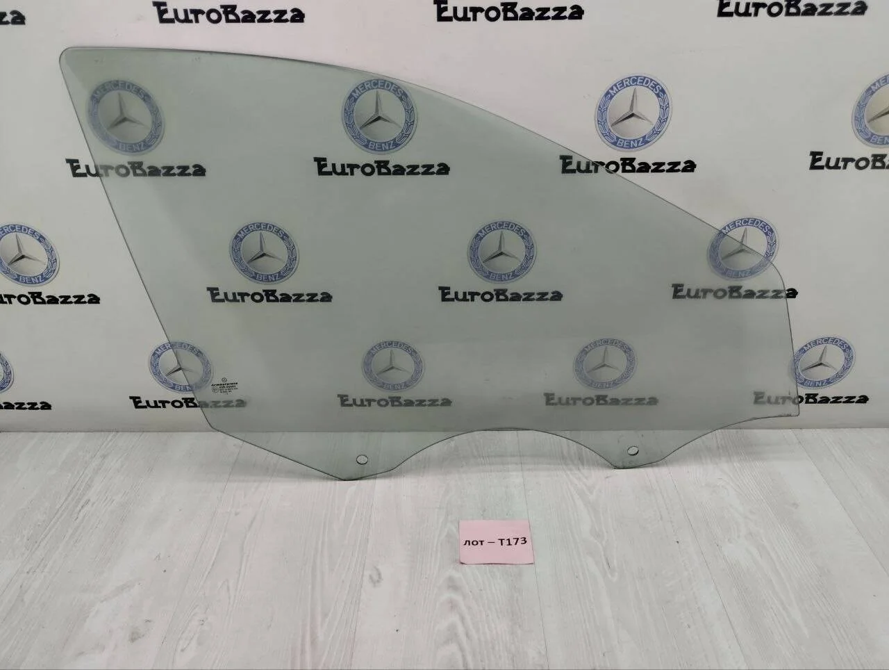 Стекло переднее правое Mercedes W203