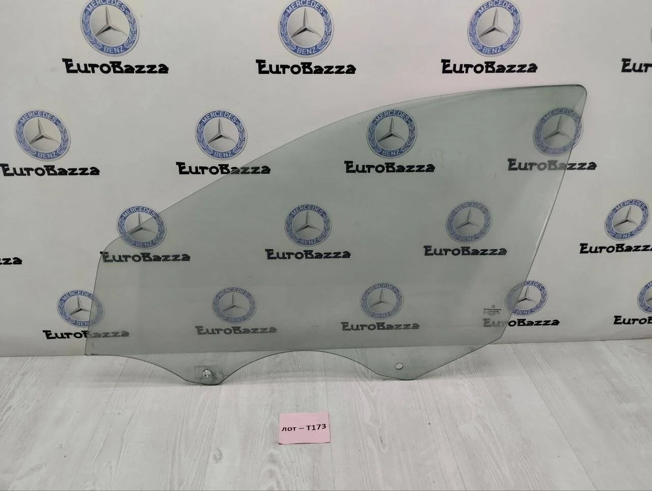 Стекло переднее левое Mercedes W203