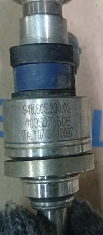 Форсунка топливная Porsche Cayenne 2008 957