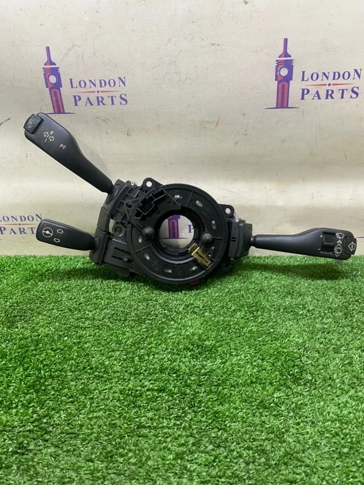 Коммутационный центр в рулевой колонке BMW X5 E53