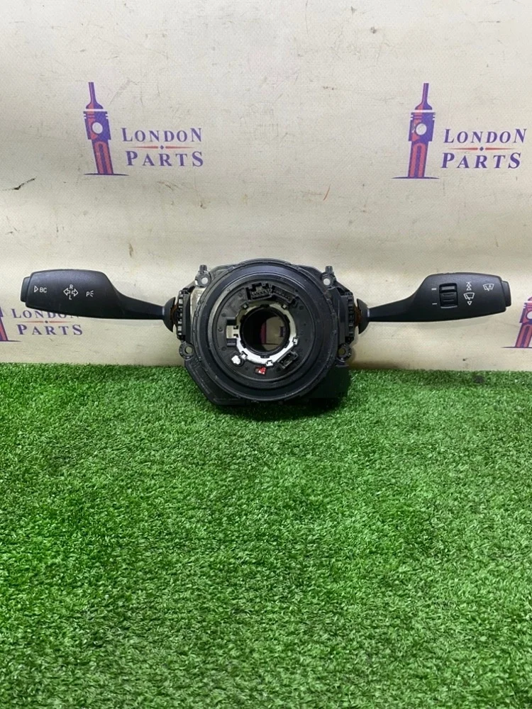 Коммутационный центр в рулевой колонке BMW F30