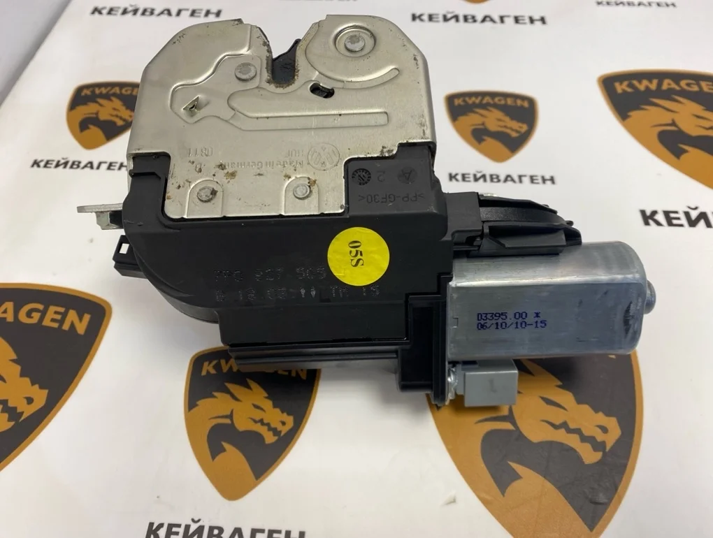 Замок багажника Volkswagen Touareg 2011 7P