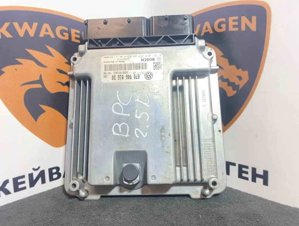 Блок управления двигателем Volkswagen Transporter 2014 T5