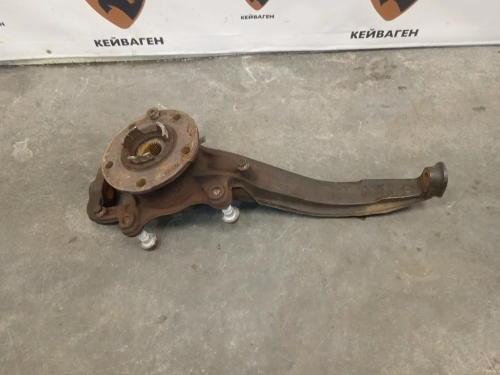 Кулак поворотный Volkswagen Touareg 2009 7L