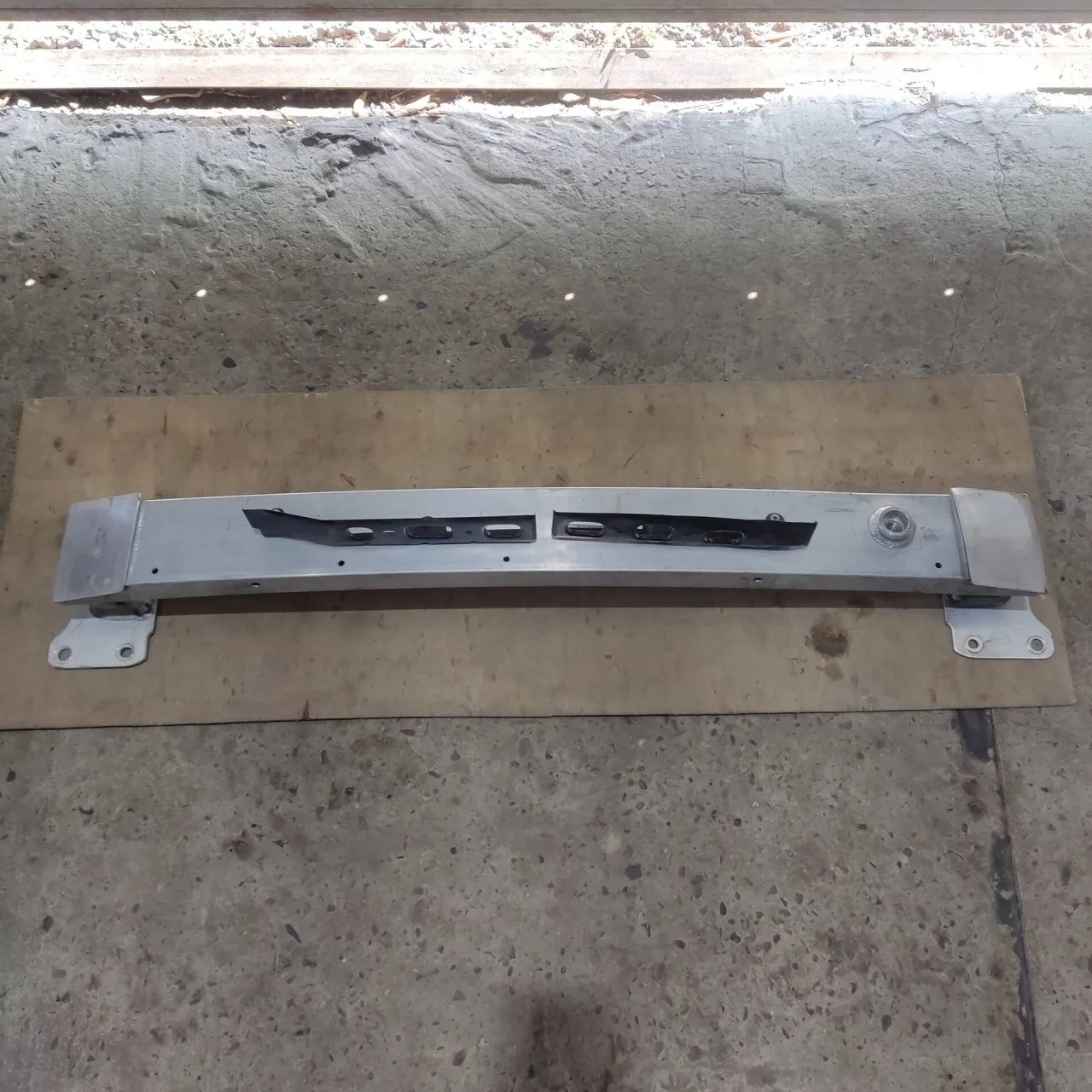 Усилитель бампера Chery Tiggo 4 Pro 501001549AB, передний