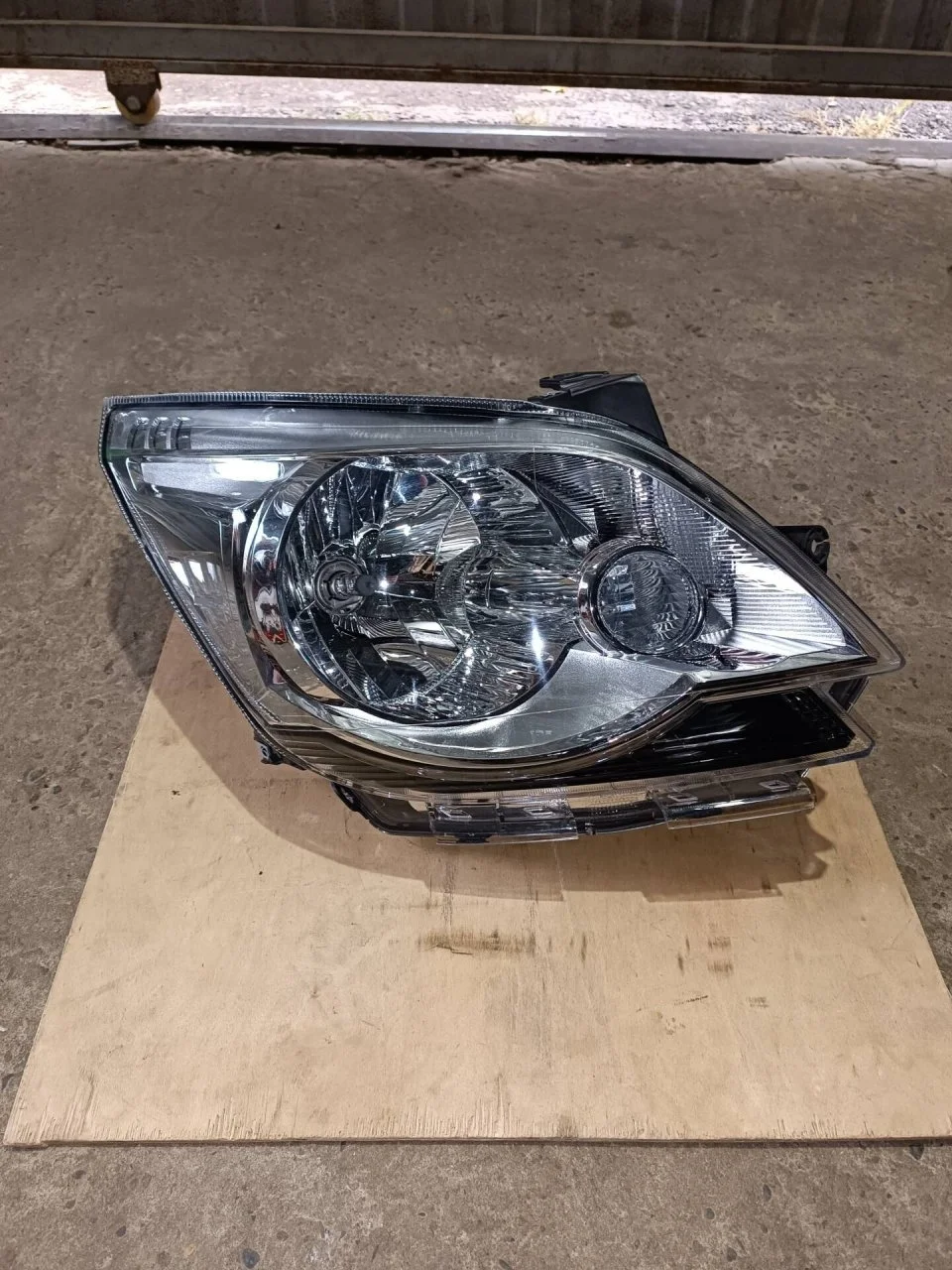 Блок фары Chevrolet Cobalt 2 2011-2016 52065198, правый