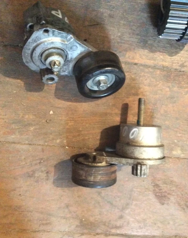 Ролик натяжителя Opel Astra H 90571758