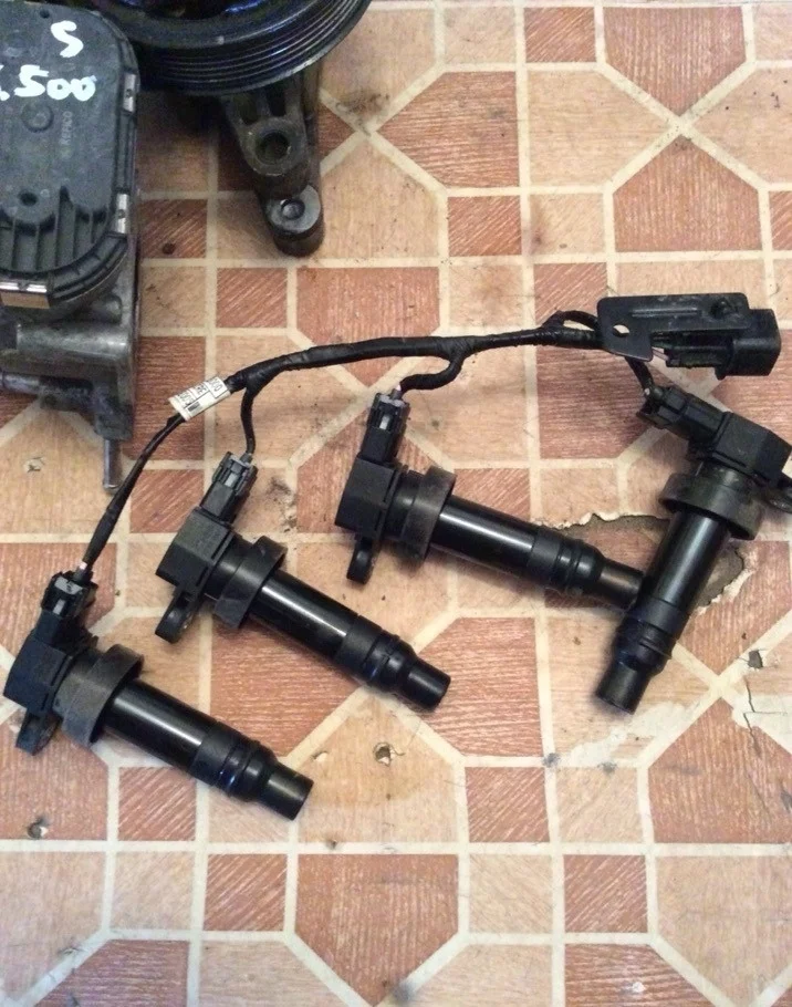 Катушка зажигания Hyundai Solaris 273012B010