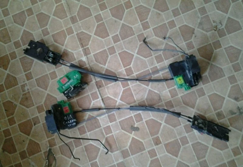 Замок двери Hyundai Solaris 813204L020