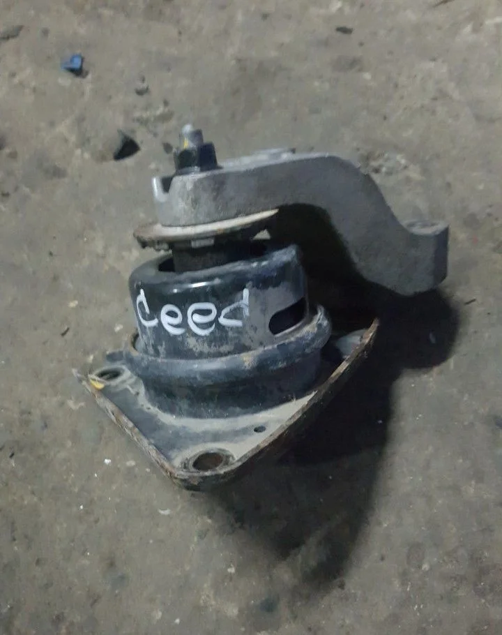 Подушка ДВС Kia Ceed 1 218100Q000