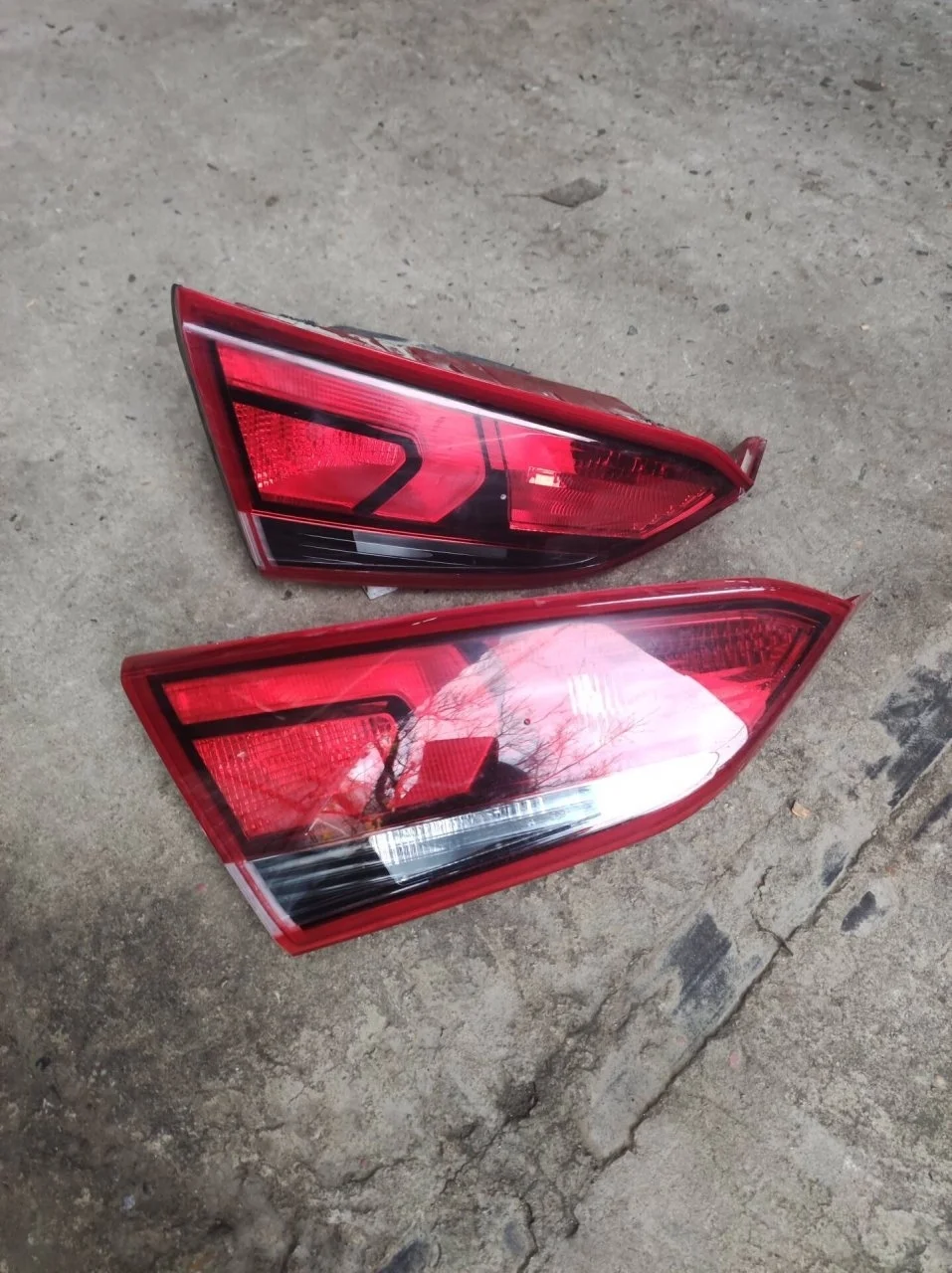 Фонарь внутренний Hyundai Solaris 92403H5000, задний левый