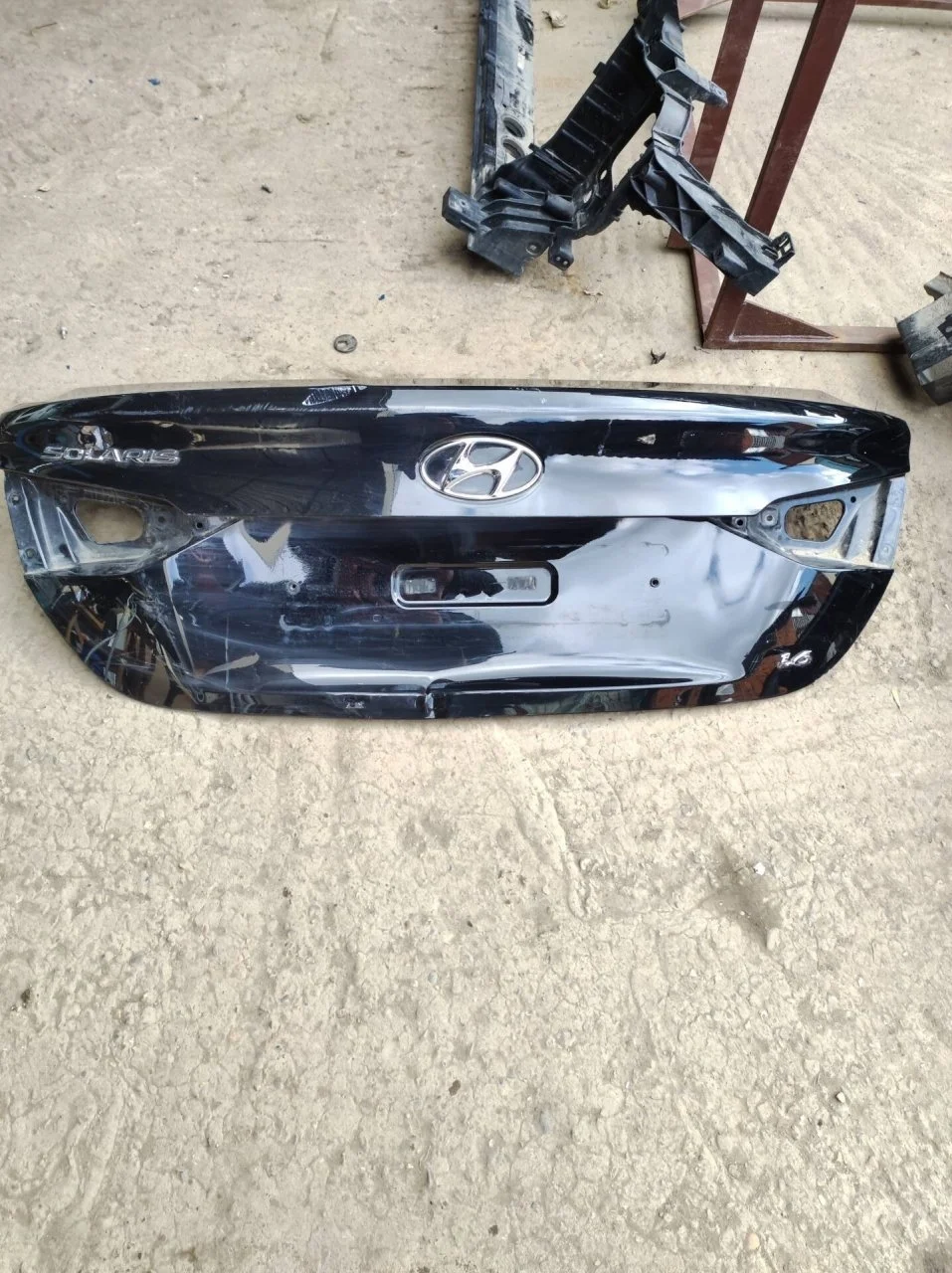 Крышка багажника Hyundai Solaris 69200H5000