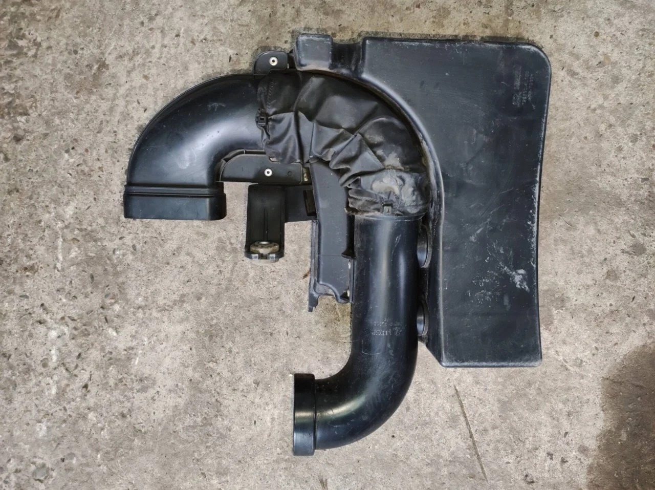 Резонатор воздушного фильтра Hyundai Solaris 281904L100