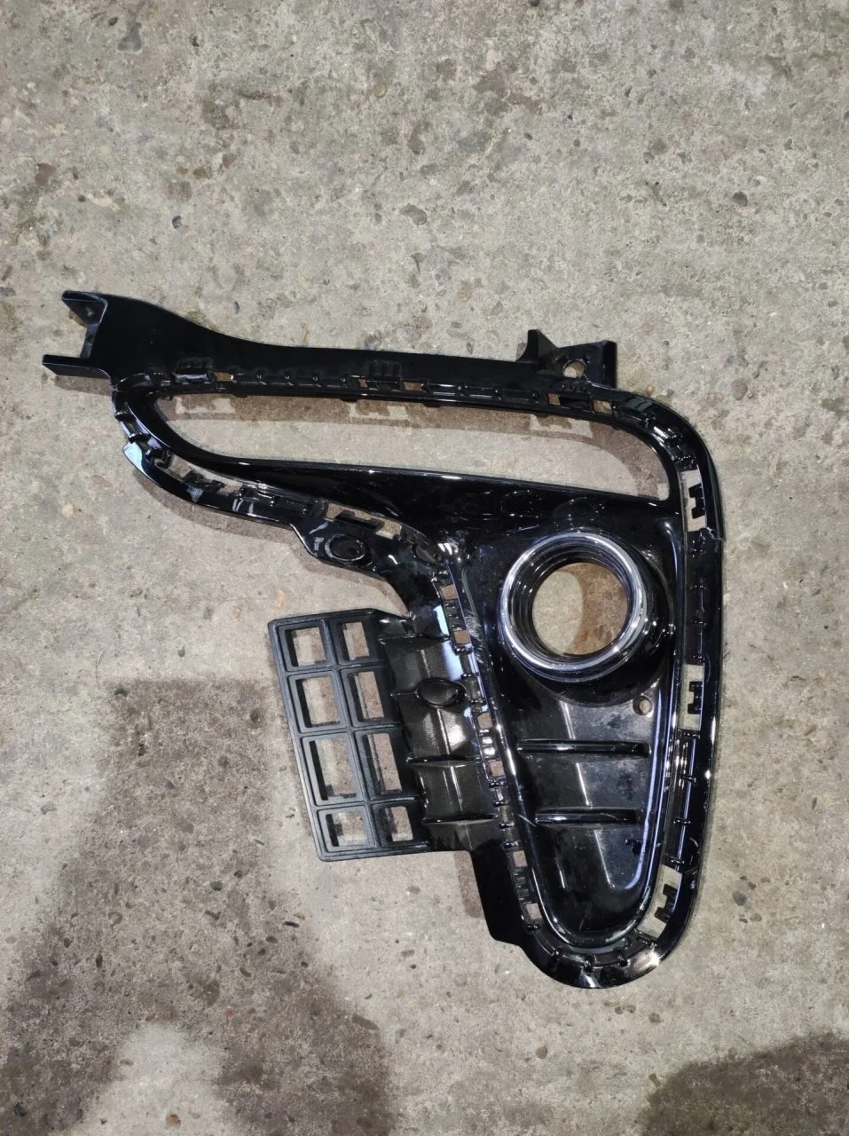 Накладка ПТФ Kia Rio 4 86523H0010, левая