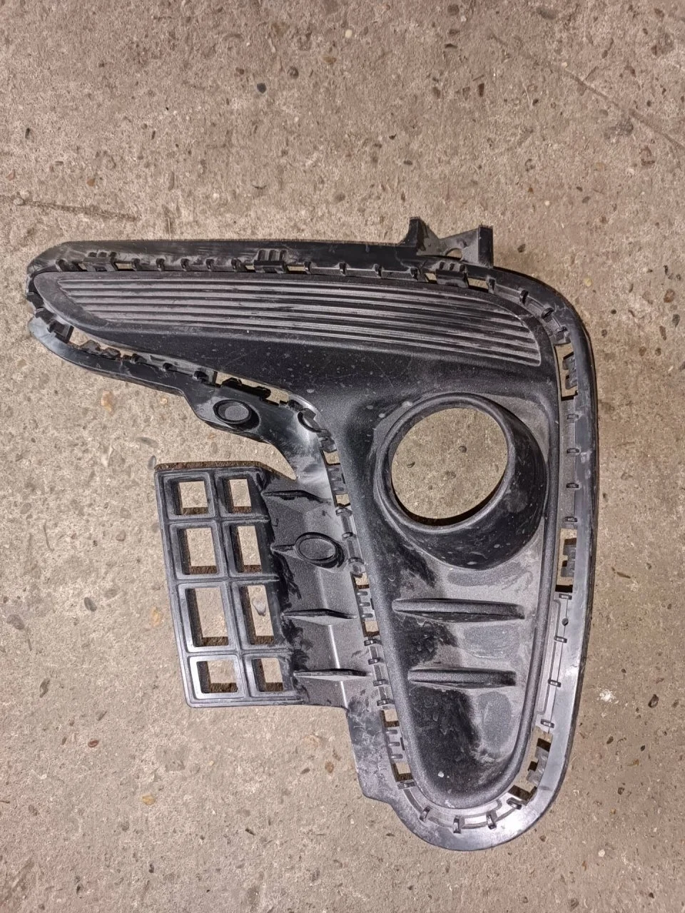 Накладка ПТФ Kia Rio 4 86523H0000, левая