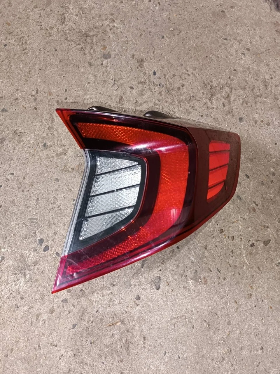 Фонарь наружный Hyundai Sonata 8 92402L1100, задний правый