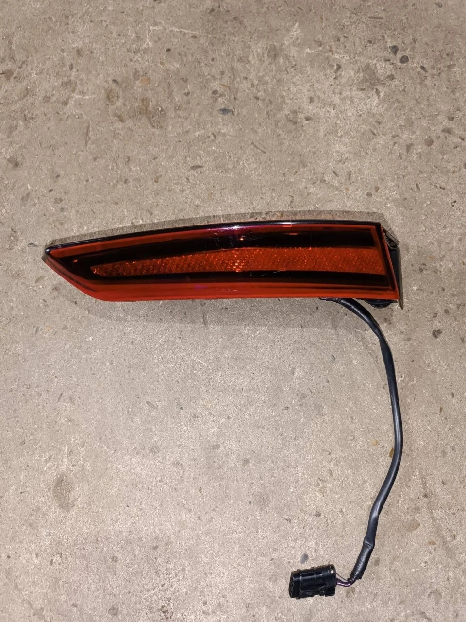 Фонарь внутренний Hyundai Sonata 8 92404L1000, задний правый