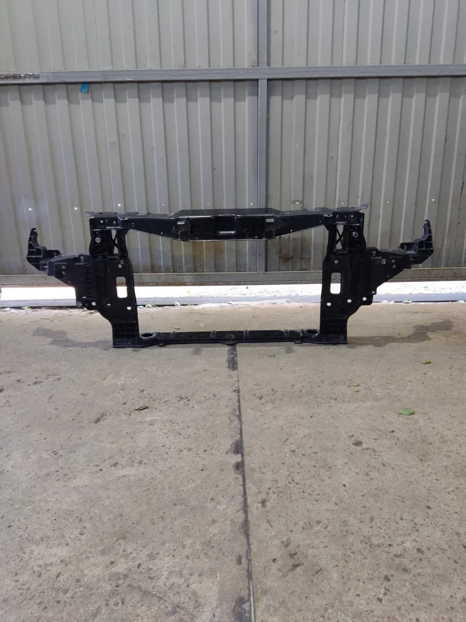 Панель телевизор Kia Stinger 2017-2021 64101J5000, передний