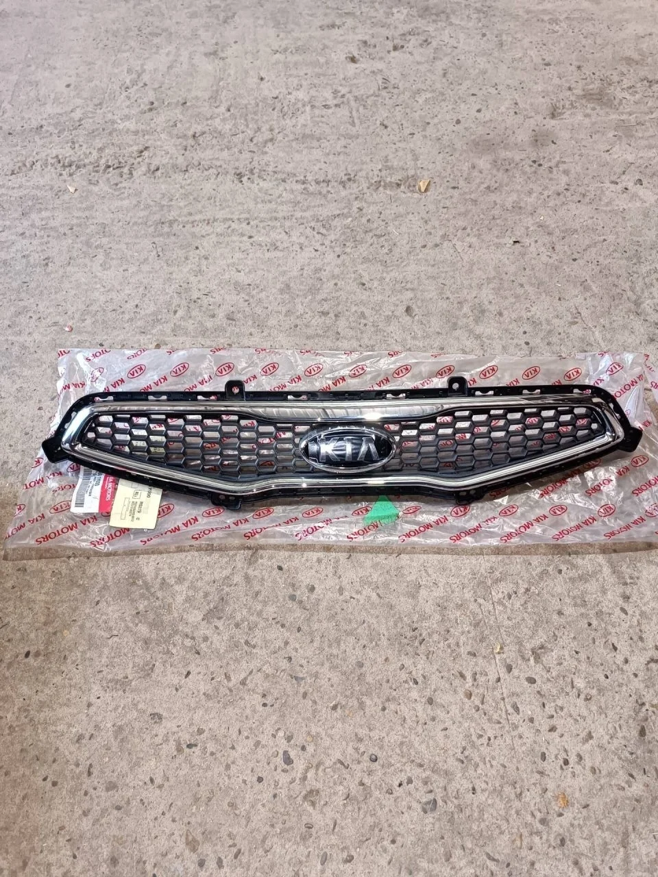 Решетка радиатора Kia Picanto 2 2011-2015 863501Y000