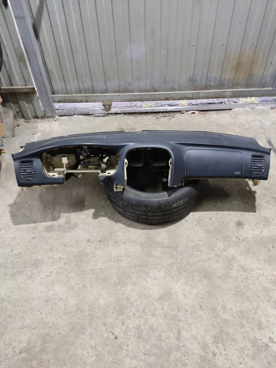 Торпедо Hyundai Sonata 4 847103C050LK