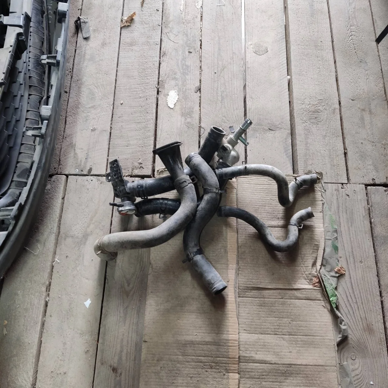 Патрубок системы охлаждения Hyundai Solaris 973121R000