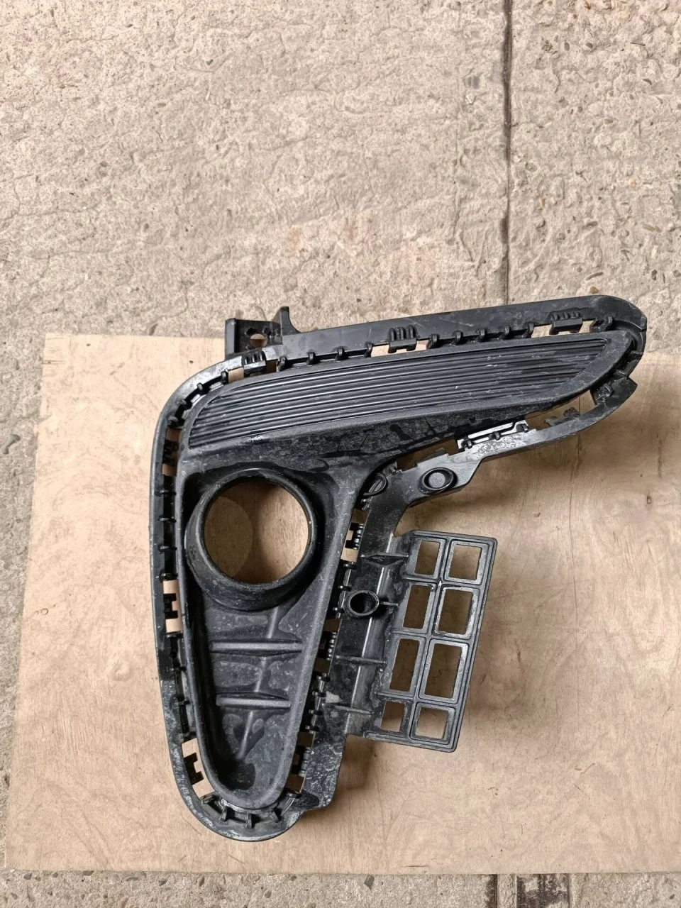 Накладка ПТФ Kia Rio 4 86524H0000, правая