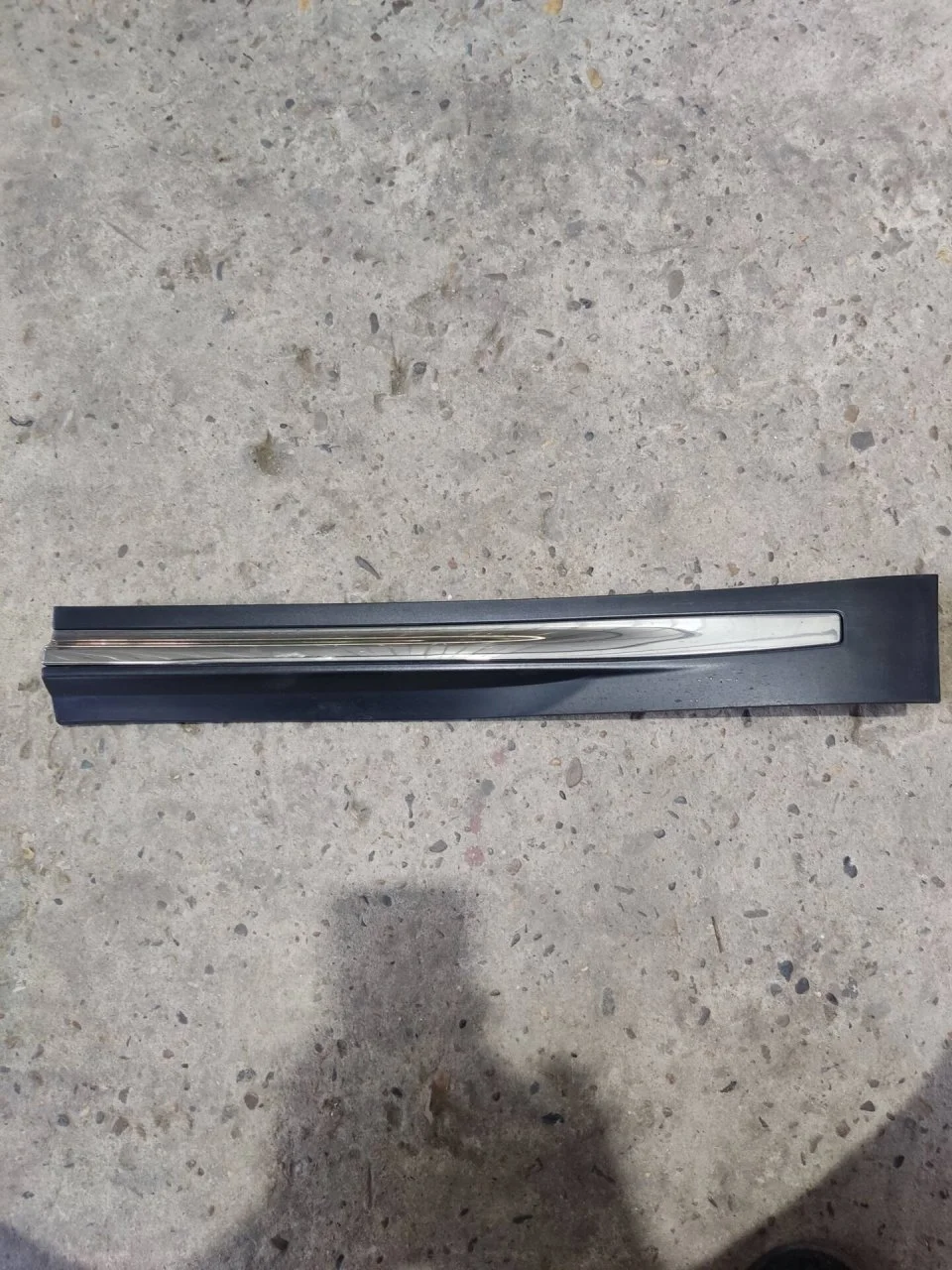 Накладка двери Infiniti FX 50 2008-2012 828711CA0A S51, задняя левая