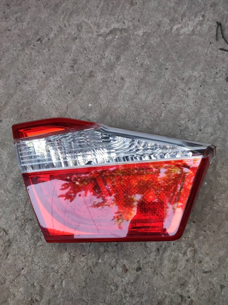 Фонарь внутренний Toyota Camry 33144 V50, задний левый