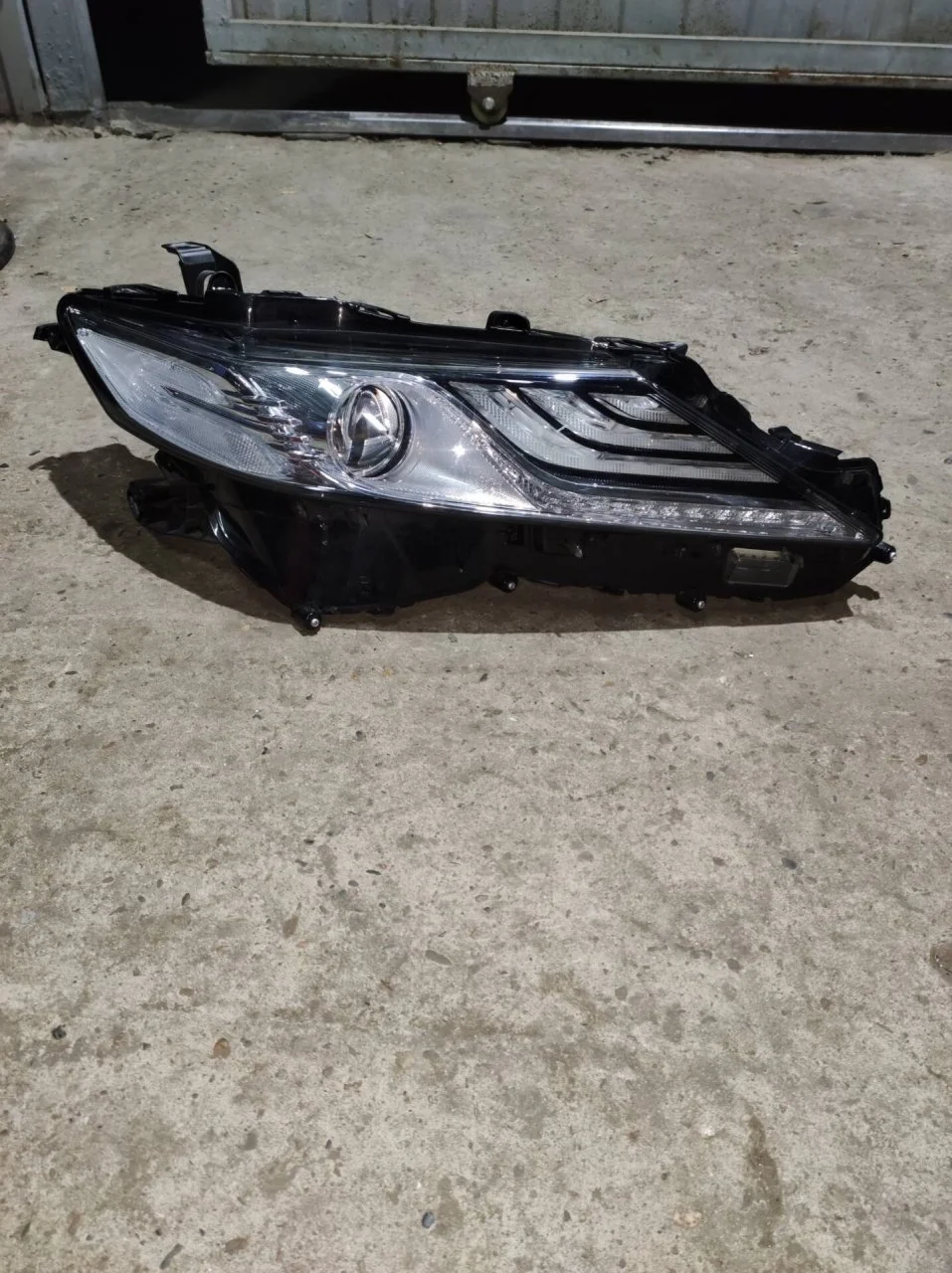 Фара светодиодная Toyota Camry 8114533E11 V70, правая