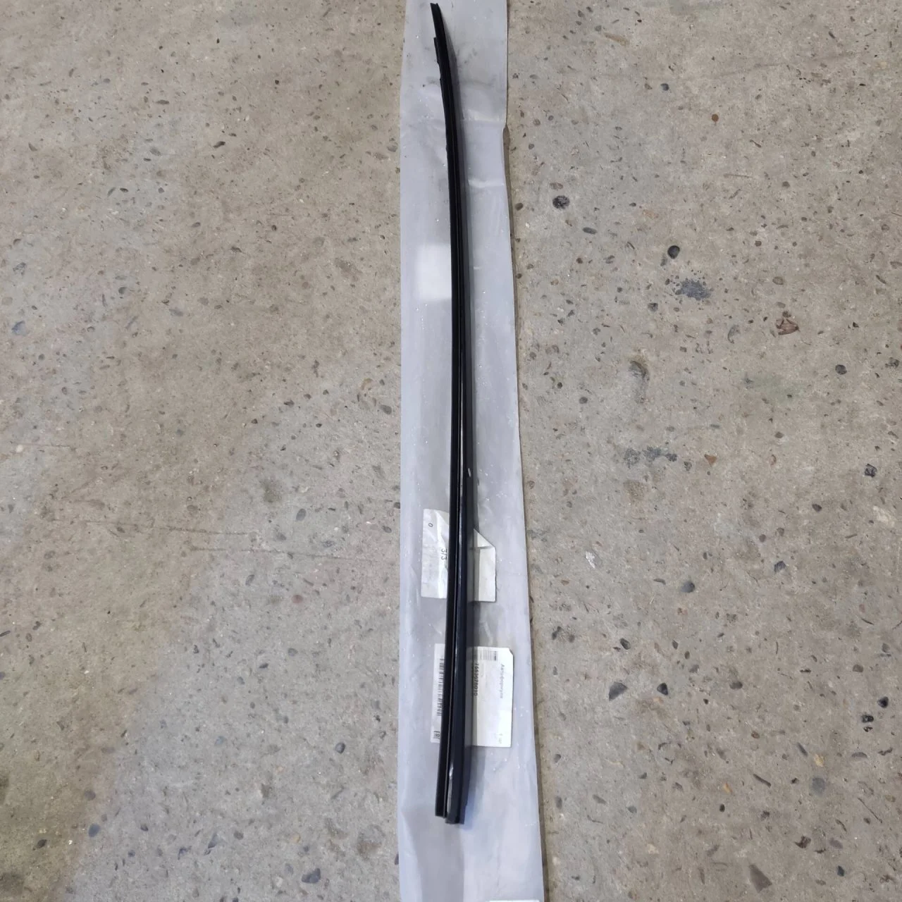 Молдинг лобового стекла Lexus NX 2014-2017 7553678010, левый