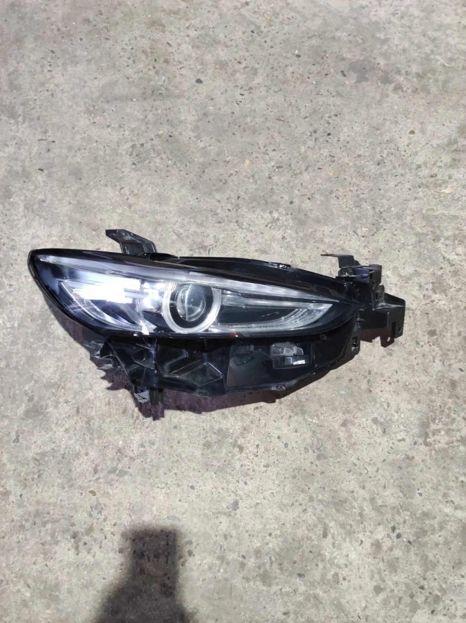 Блок фары Mazda 6 GRF551030 GL, правый