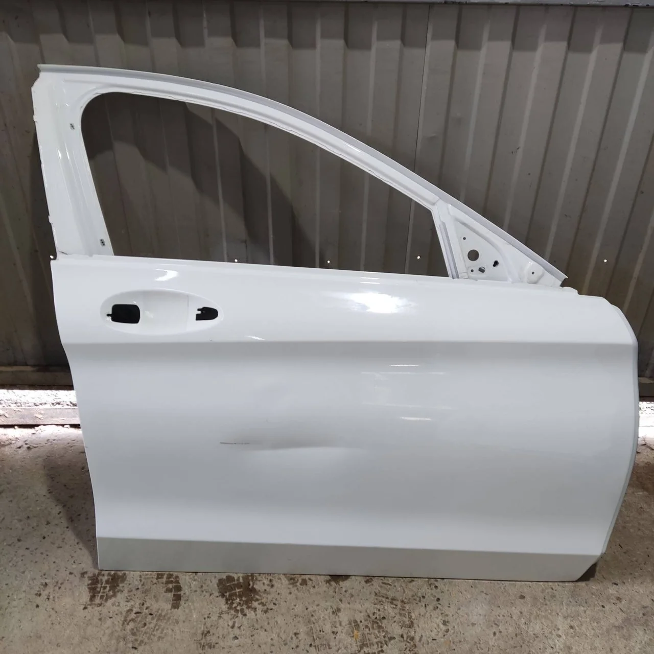 Дверь Mercedes C A2057200205 W205, передняя правая