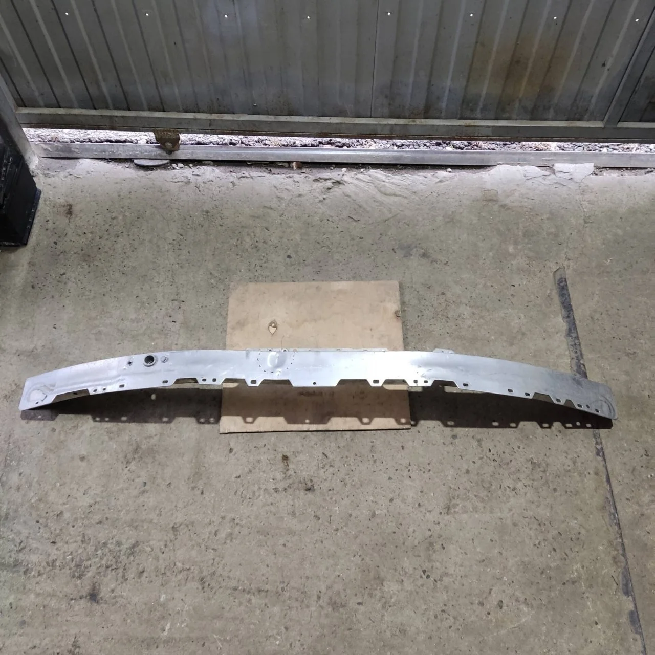 Усилитель бампера Mercedes E A2136200130 W213, передний