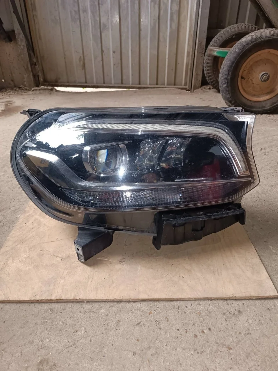 Блок фары Mercedes X A4709060900 W470, правый