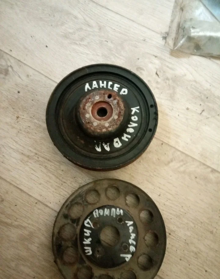 Шкив помпы Mitsubishi Lancer 9 MR994676