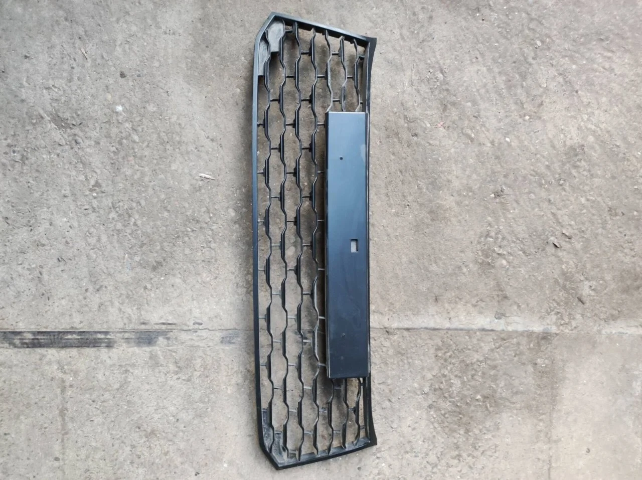 Решетка бампера Mitsubishi Pajero Sport 3 2019-2024 6402A373, передняя