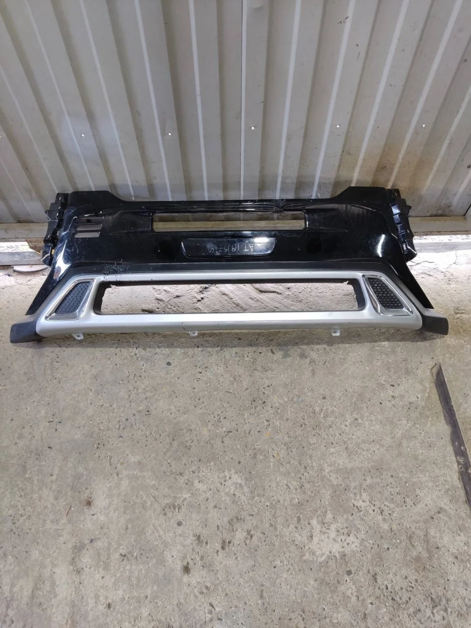 Накладка бампера Mitsubishi Outlander 3 2018-2024 6400J294, передняя