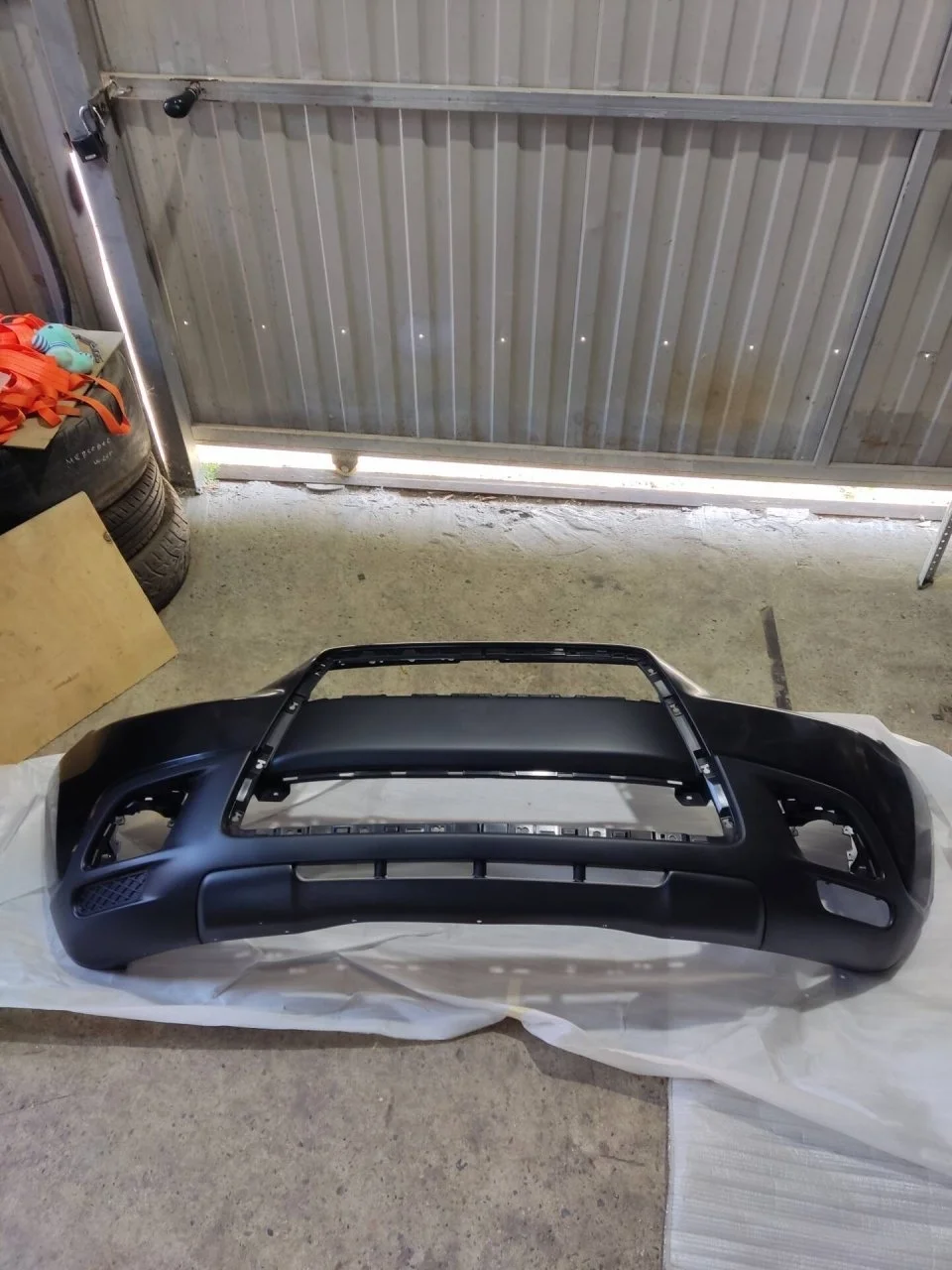 Бампер Mitsubishi ASX 2010-2013 6400C950, передний