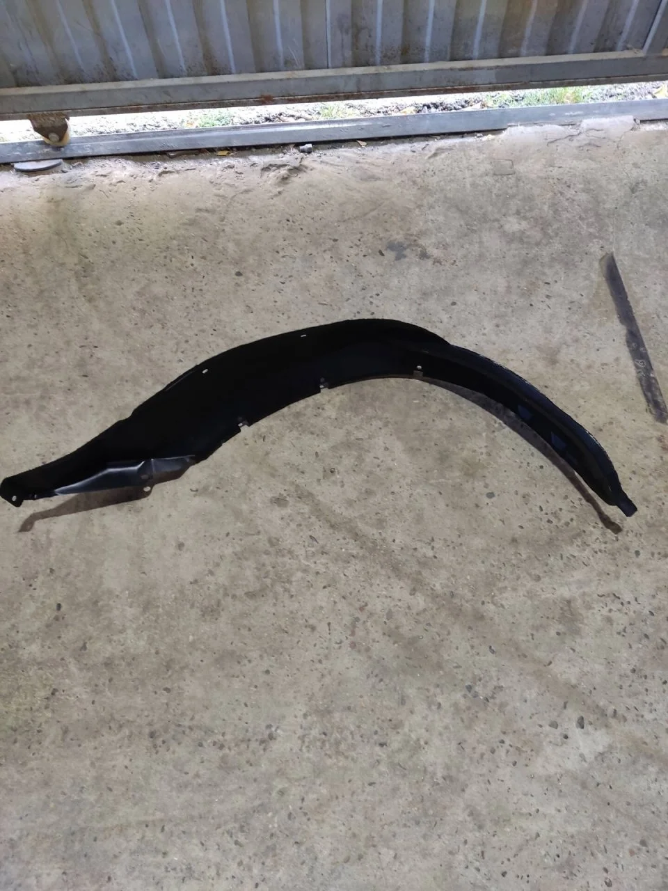 Локер Mitsubishi Pajero Sport 1996-2004 MR496662, передний правый