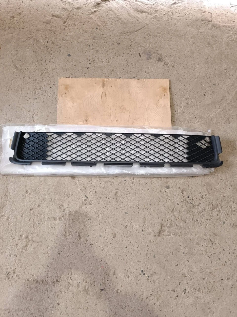 Решетка бампера Mitsubishi ASX 6402A218, передняя