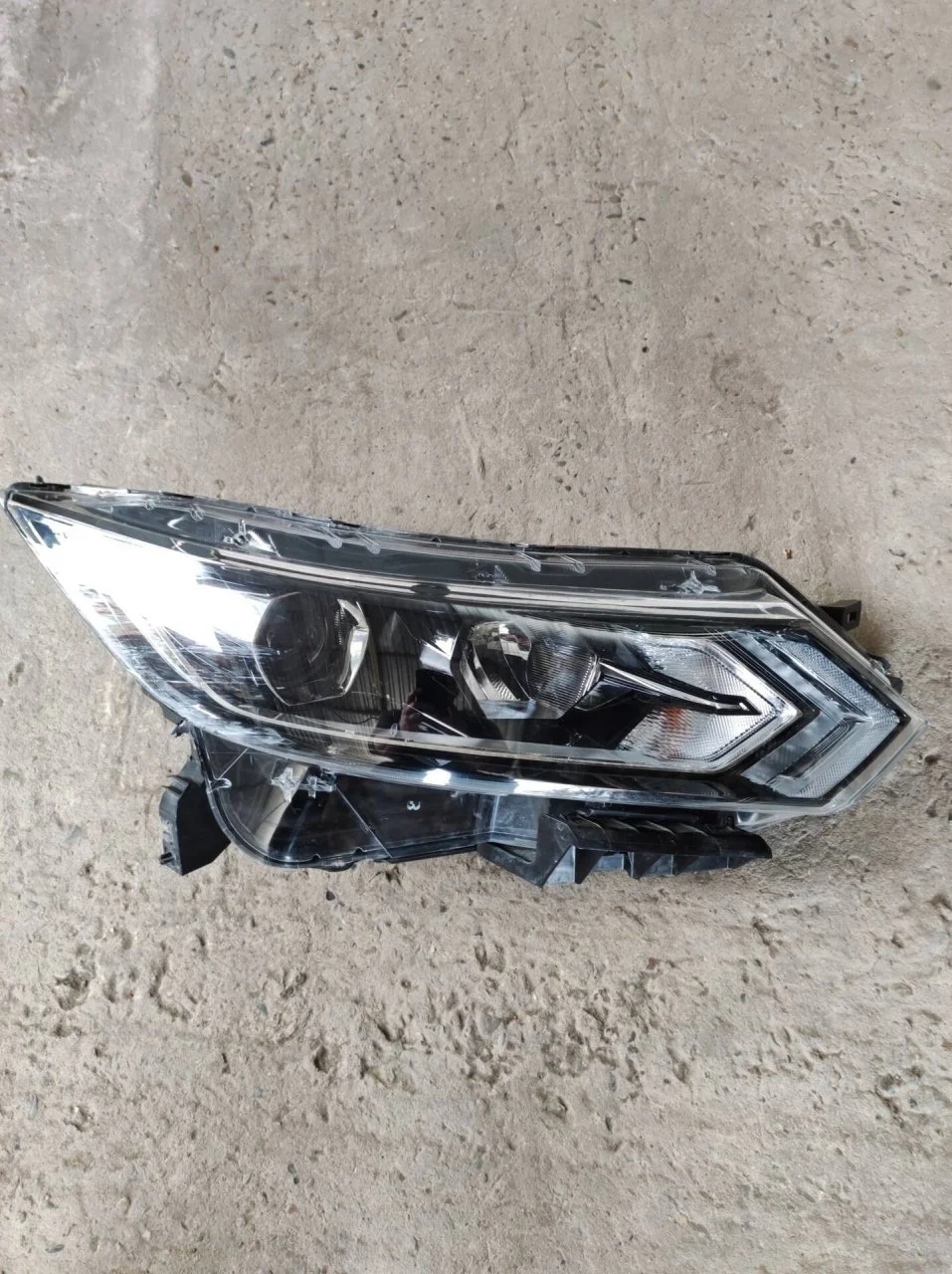 Блок фары Nissan Qashqai 10019009 J11, правый