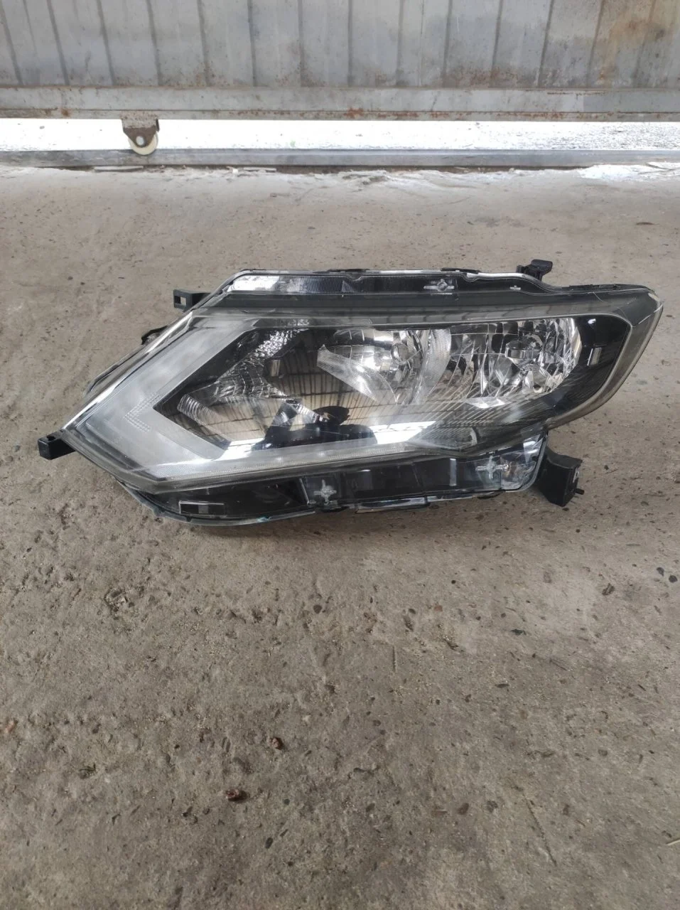 Блок фары Nissan X-Trail T32 260756FP1A T32, левый